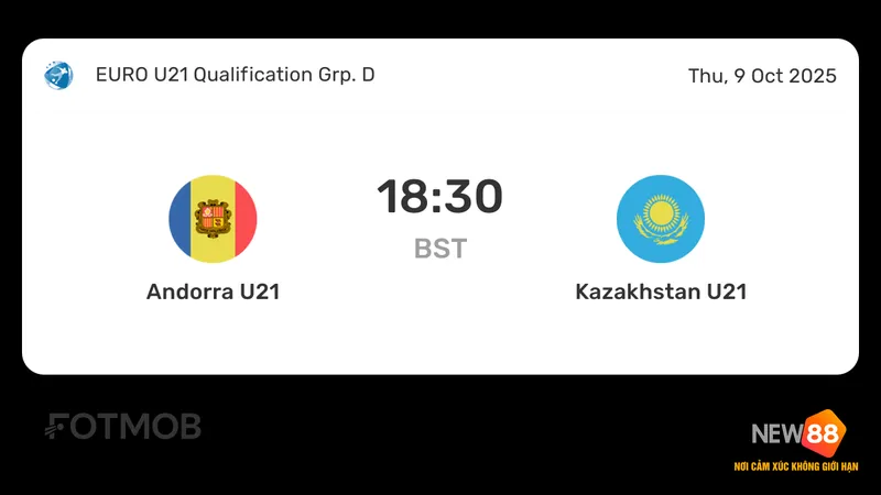 Cầu thủ U21 Andorra dẫn bóng trước sự áp sát của cầu thủ U21 Kazakhstan trong trận đấu